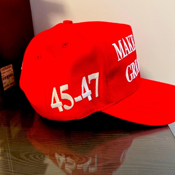 Cappello Trump 2024 Make America Great Again - Berretto Baseball Regolabile, Unisex, 65% Cotone, Con Bandiera USA Ricamata